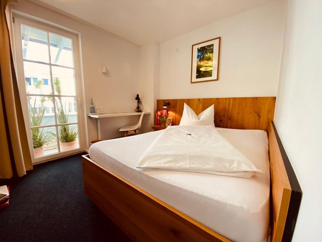 Stadthotel Waldhorn 特克下的基希海姆 外观 照片