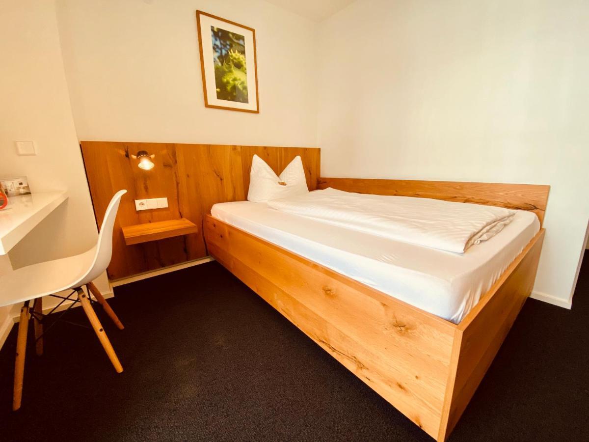 Stadthotel Waldhorn 特克下的基希海姆 外观 照片